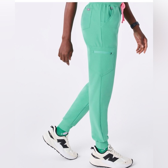 FIGS Scrub Set - Picture 5 of 5